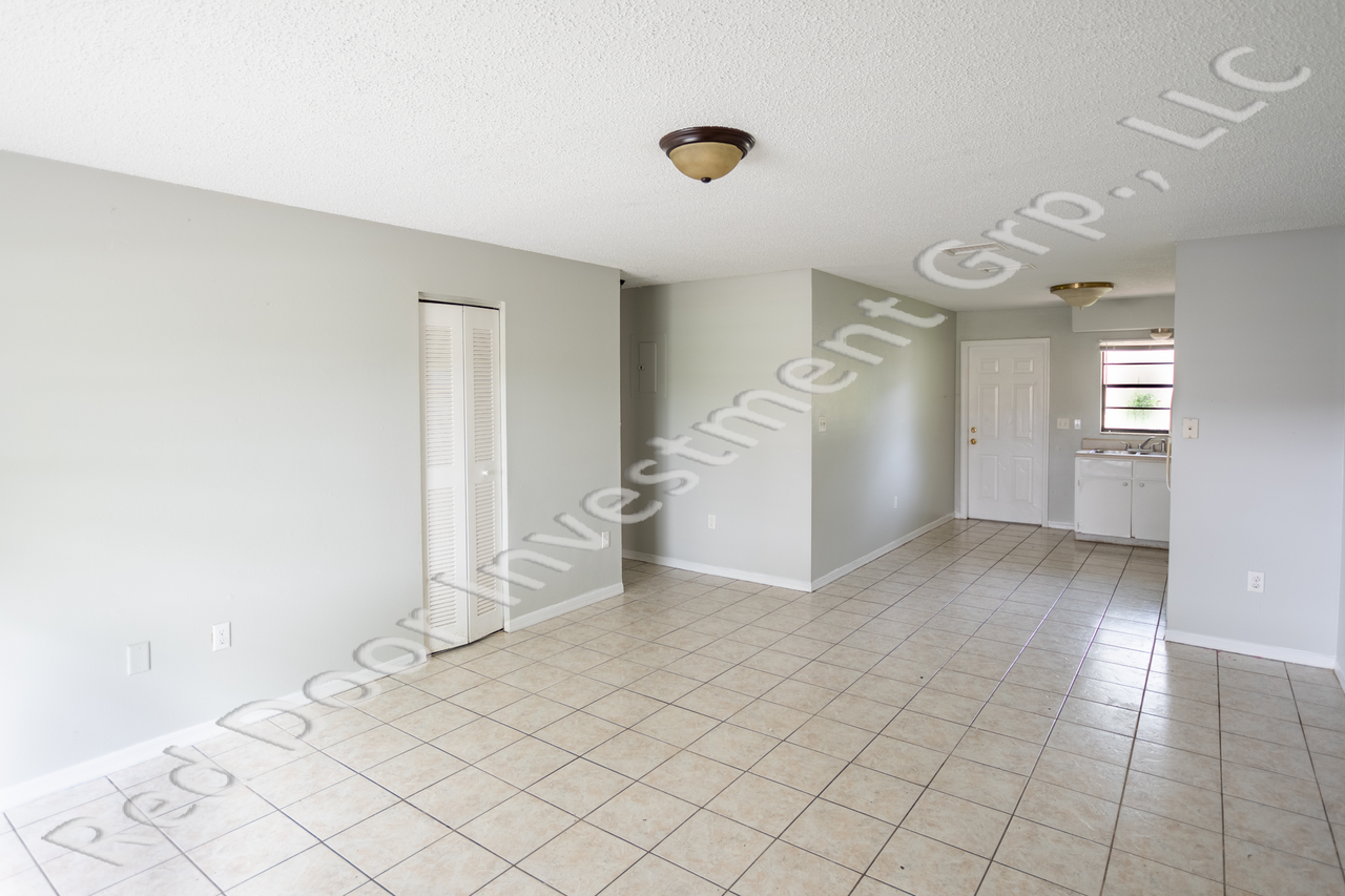 1127 Beecher St - Photo 2 of 30