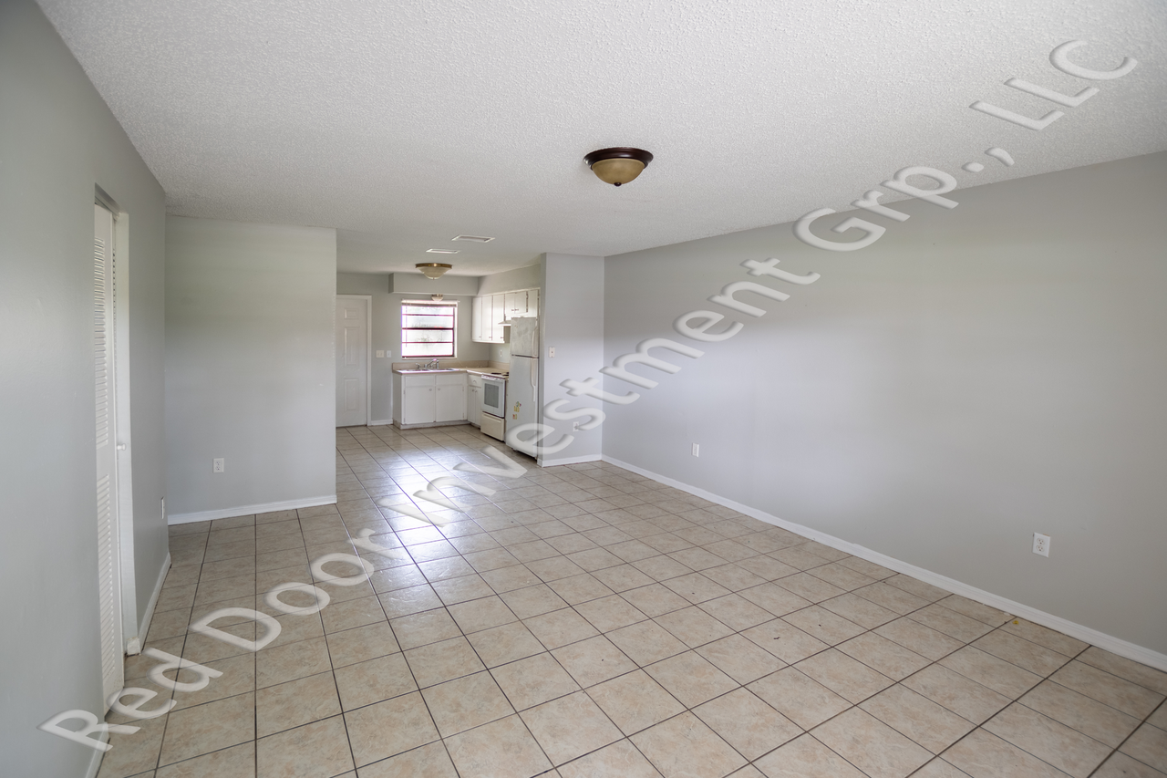 1127 Beecher St - Photo 3 of 30