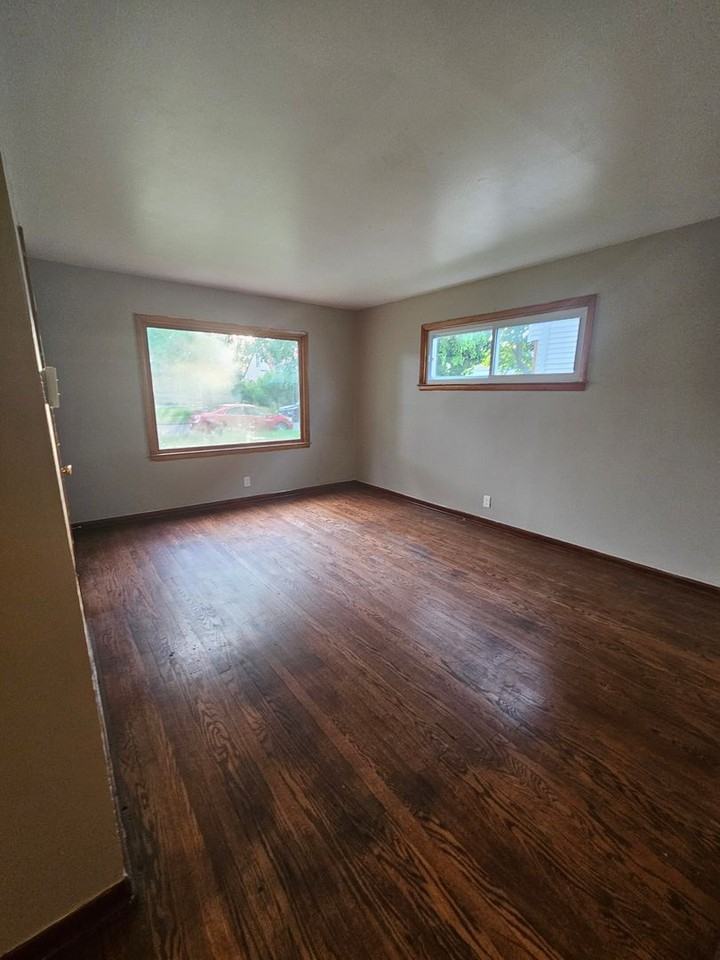 4344-4346 N 88th St - Duplex - Photo 3 of 7