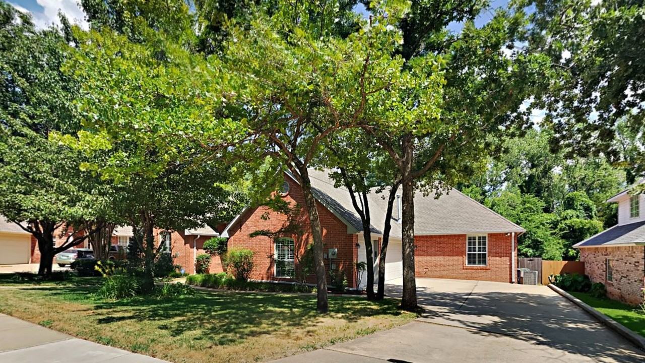 741 Fox Bend Trl - Photo 3 of 25