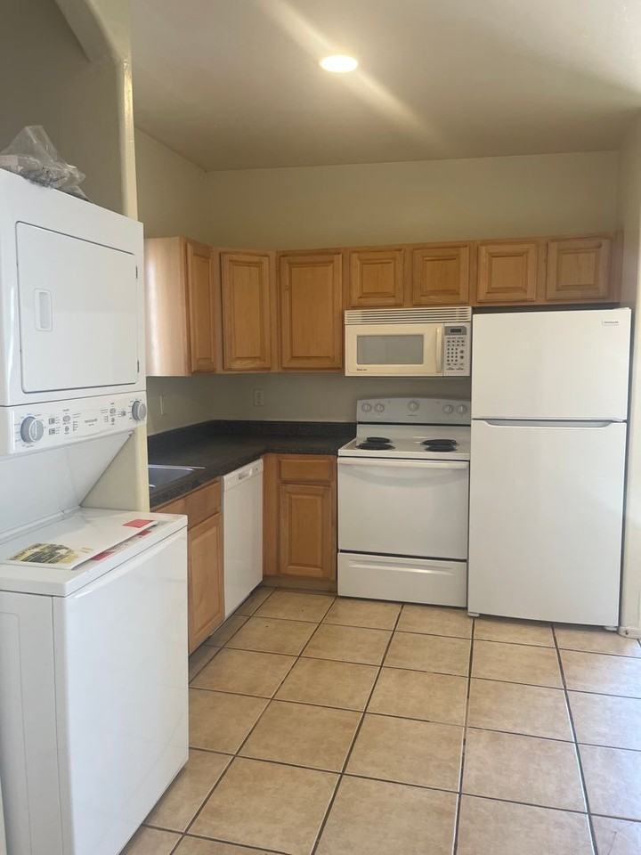 DELANO - Photo 2 of 10