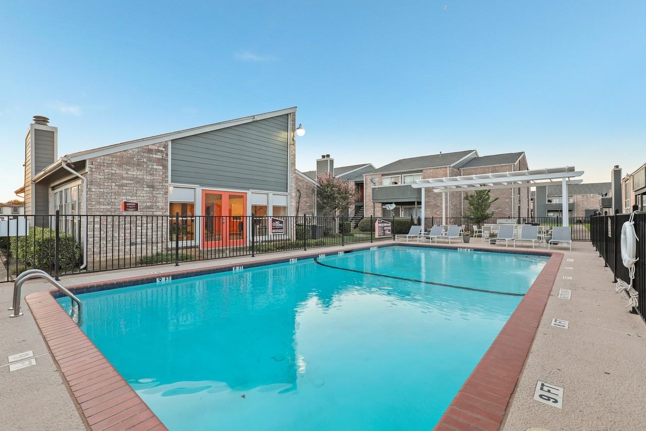 West Wind, Newly Renovated Apartment Homes - Photo 4 of 30