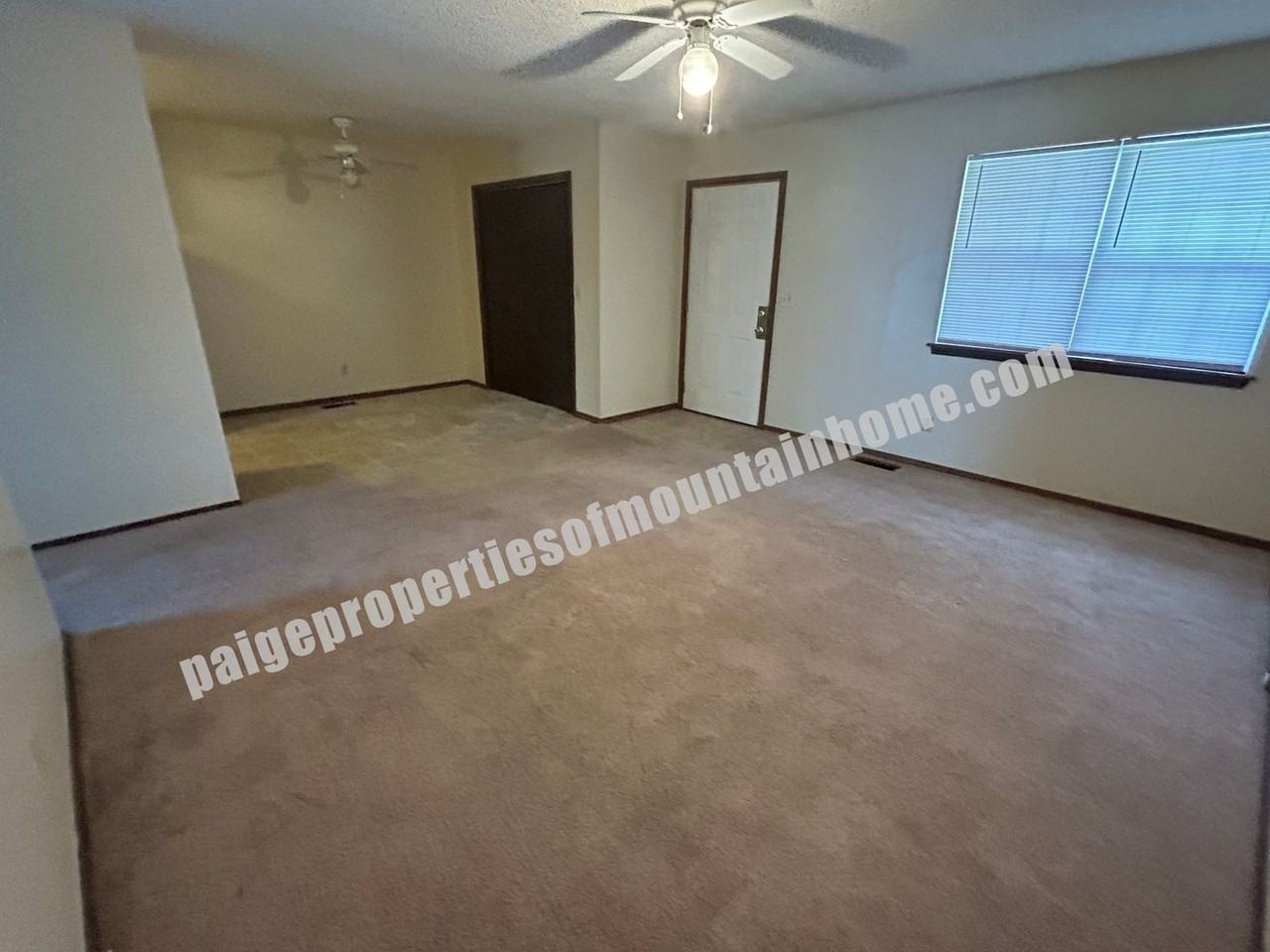 924 Coley Dr - Photo 2 of 8