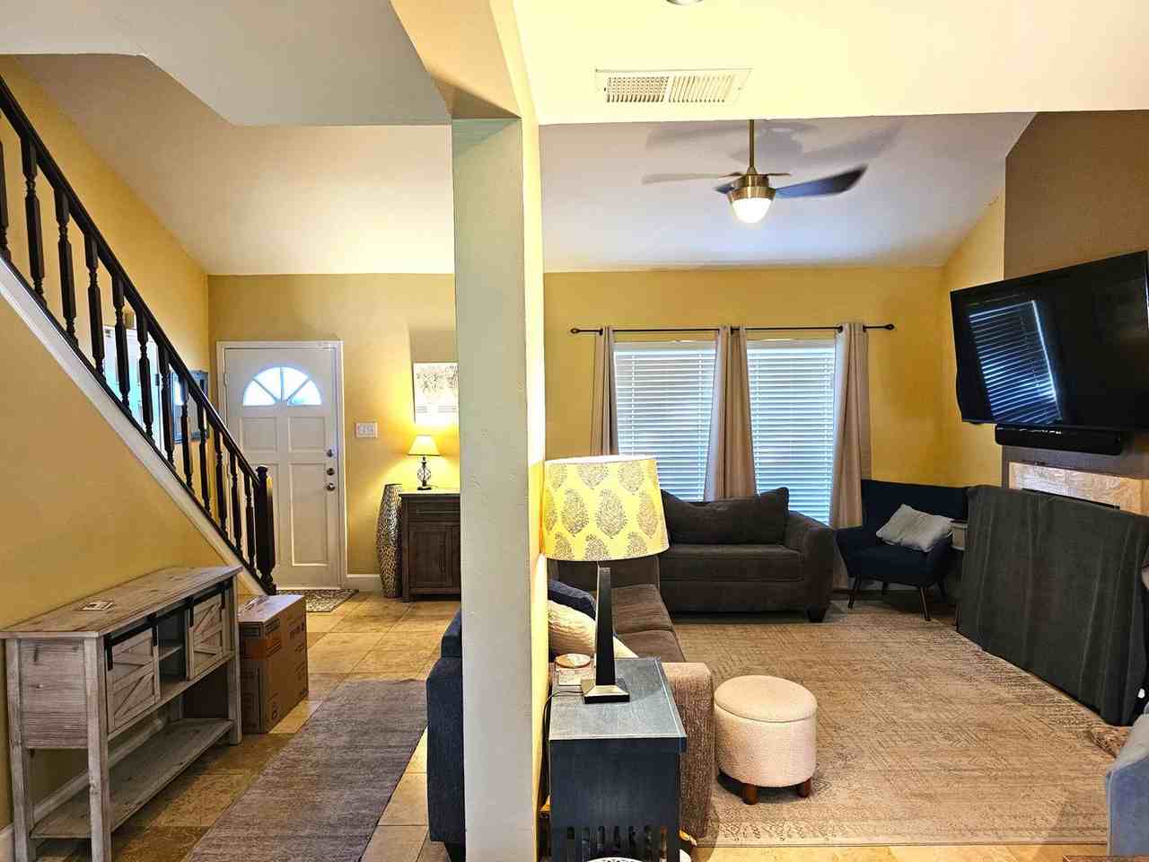 3926 White Oak Ct - Photo 3 of 21