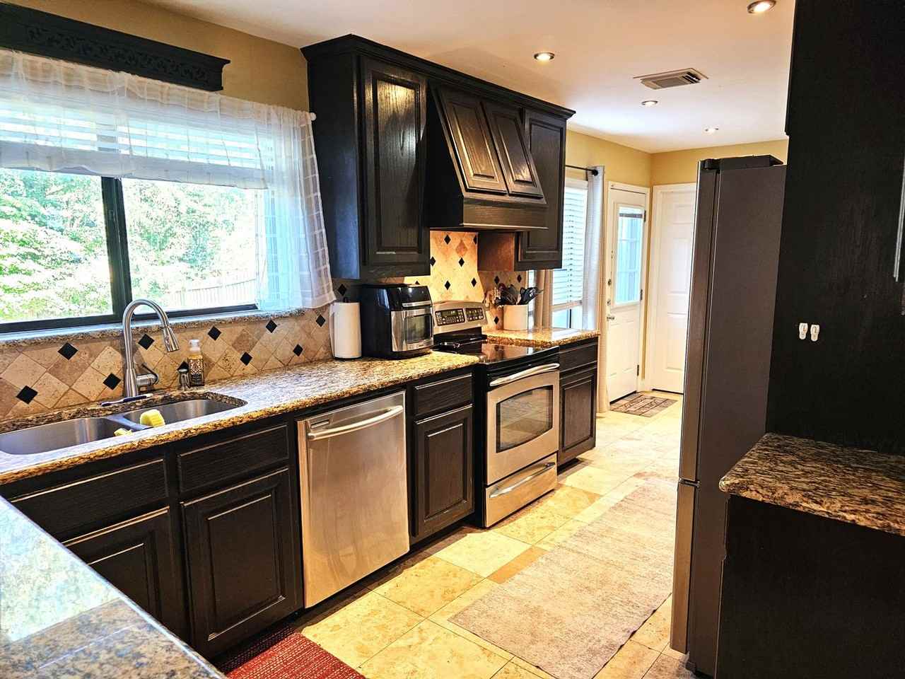 3926 White Oak Ct - Photo 7 of 21