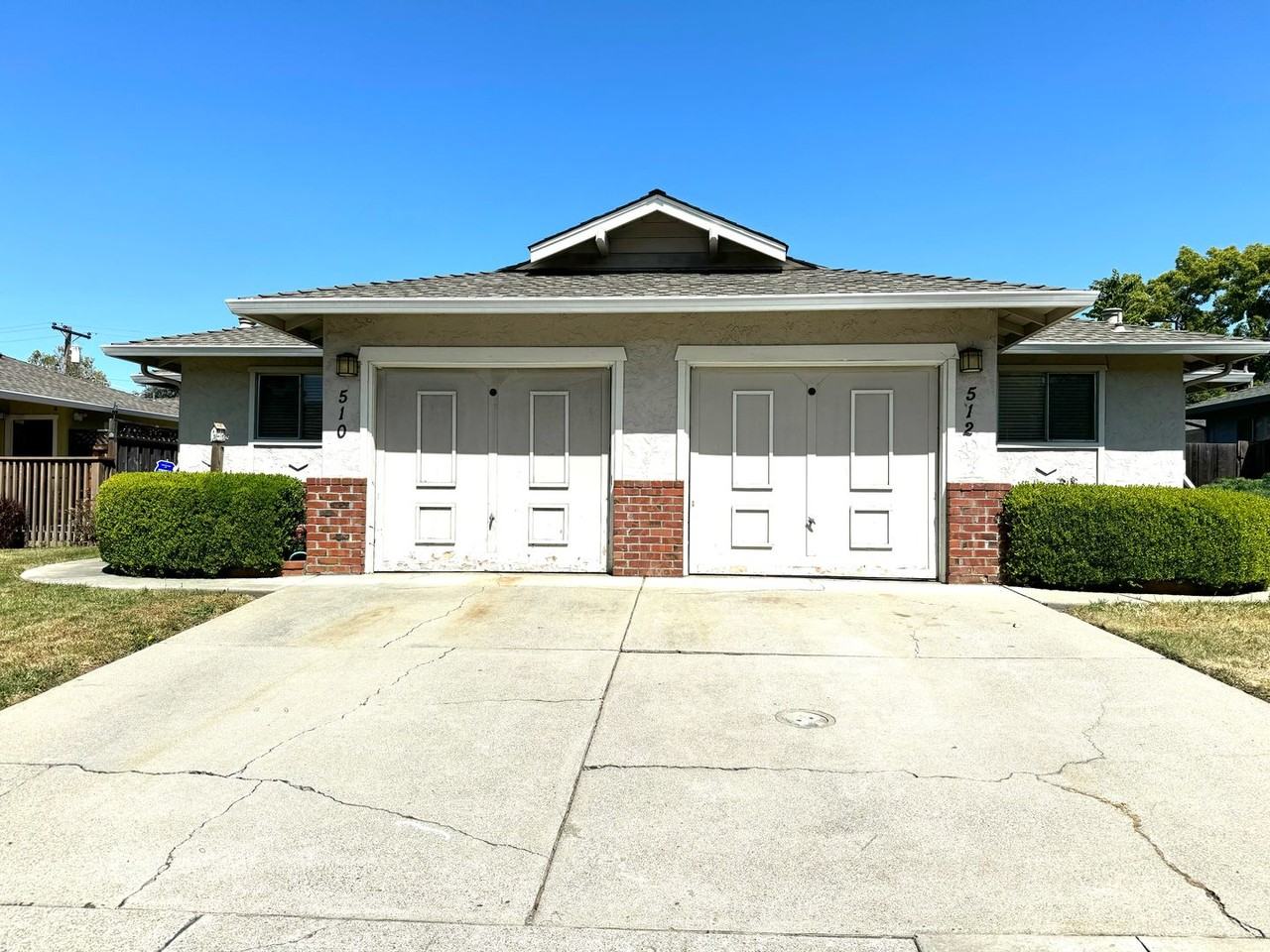 512 Northlake Dr - Photo 2 of 31