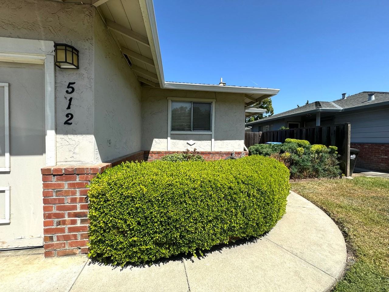 512 Northlake Dr - Photo 3 of 31