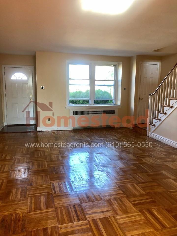 245 N Wycombe Ave - Photo 2 of 18