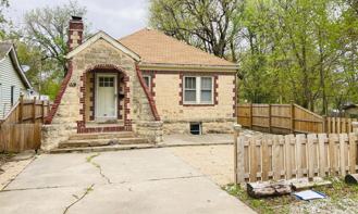 320 W Elm St - Photo 1 of 1