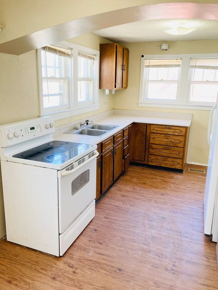 320 W Elm St - Photo 5 of 21