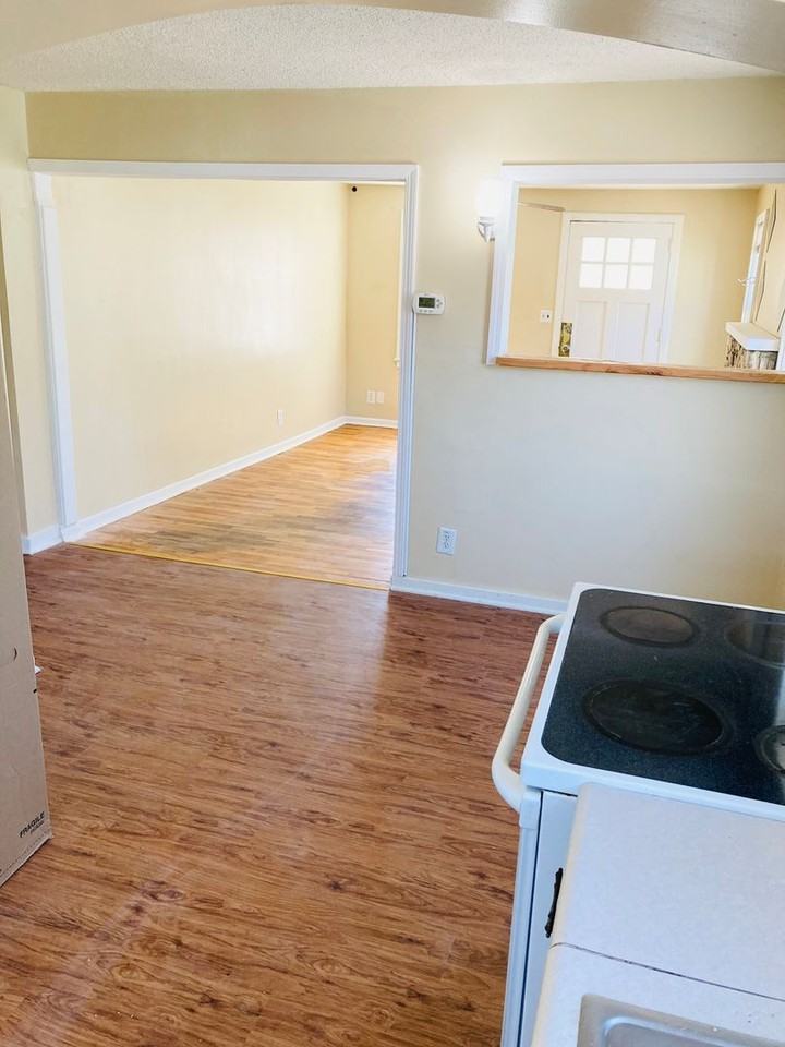 320 W Elm St - Photo 6 of 21