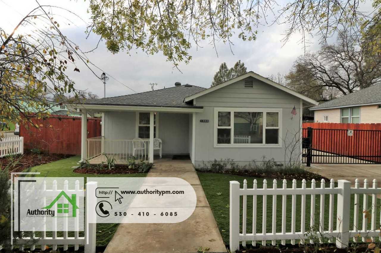1366 Magnolia Ave - Photo 2 of 24