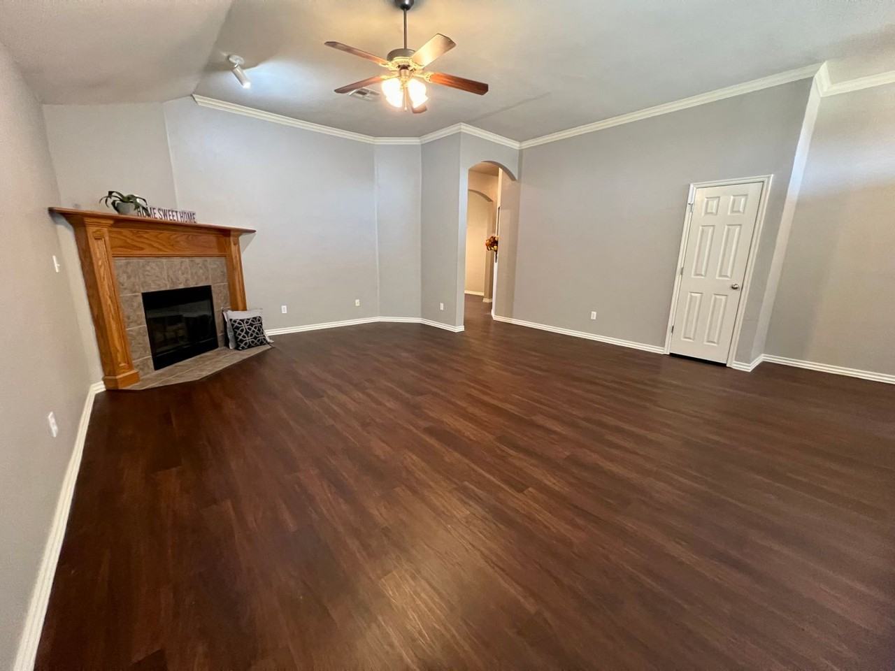 1113 Greenfield Ave - Photo 2 of 24