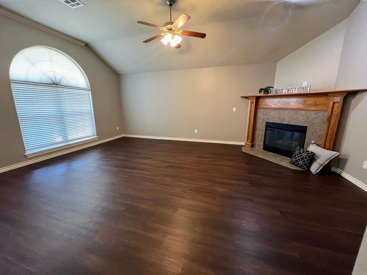 1113 Greenfield Ave - Photo 3 of 24