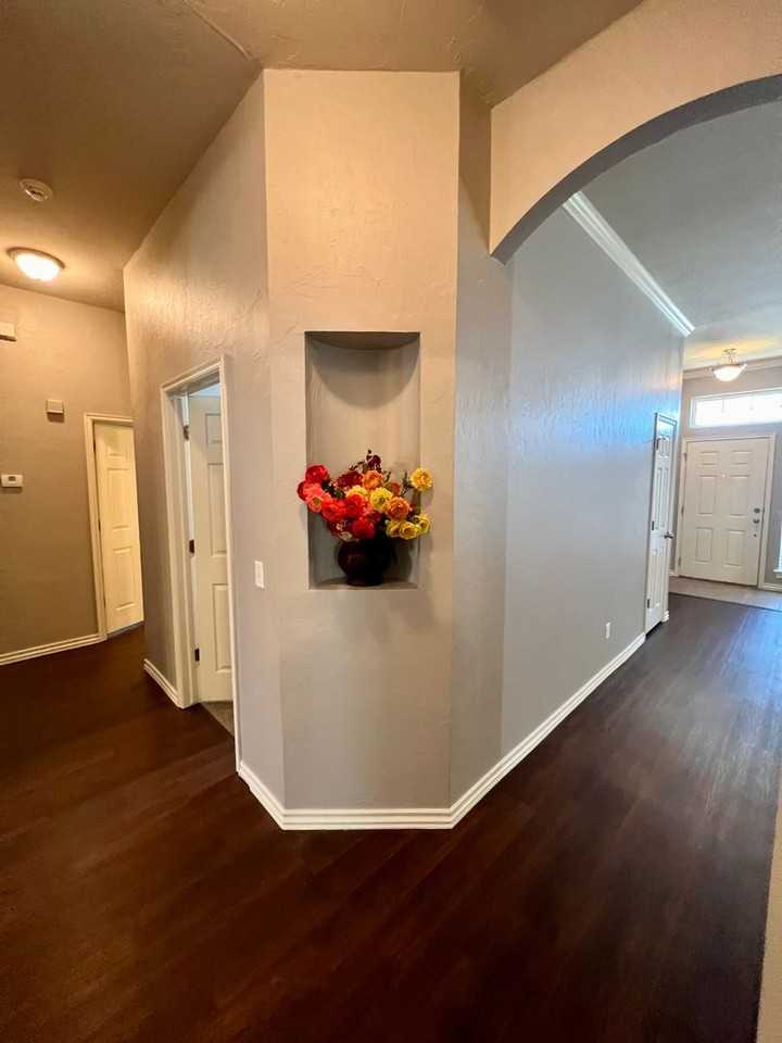 1113 Greenfield Ave - Photo 5 of 24