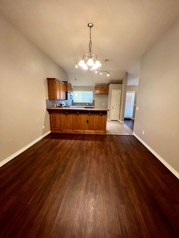 1113 Greenfield Ave - Photo 6 of 24