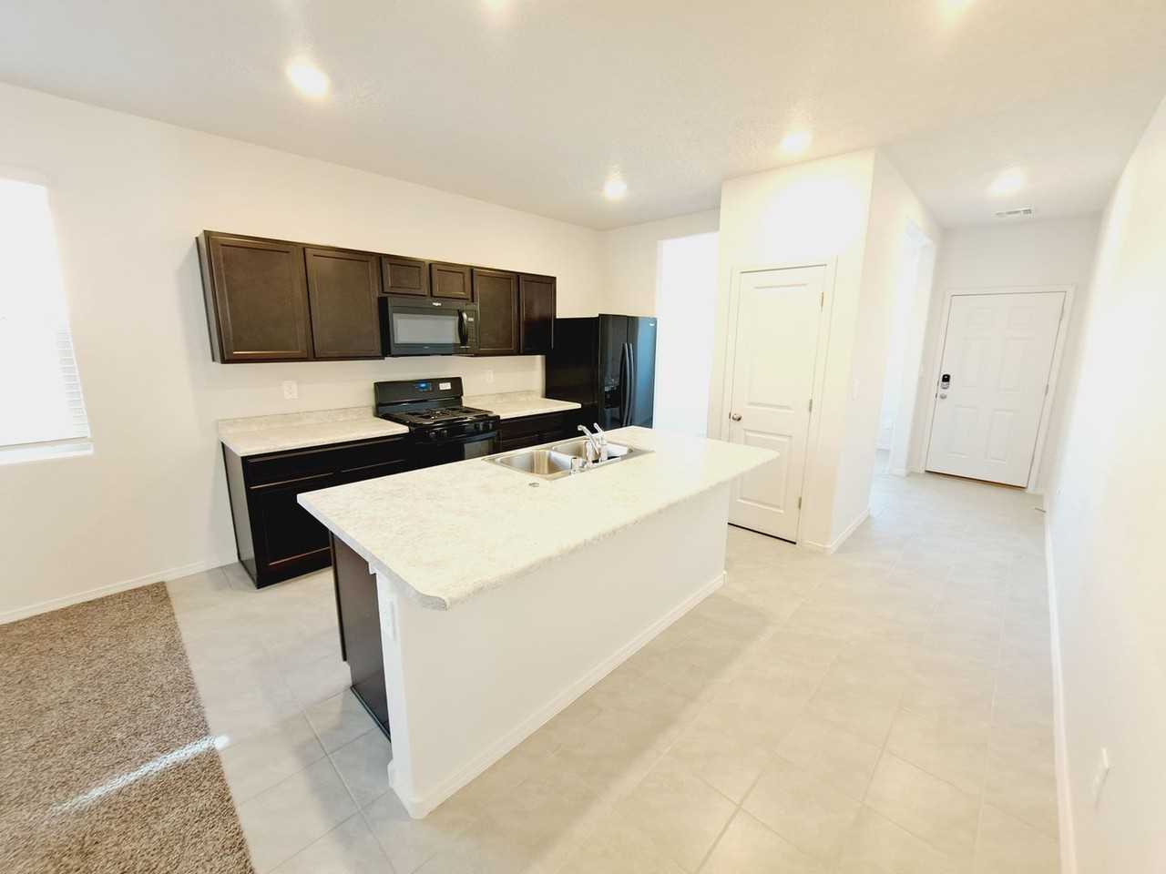 801 Desert Sienna Avenue - Photo 5 of 25