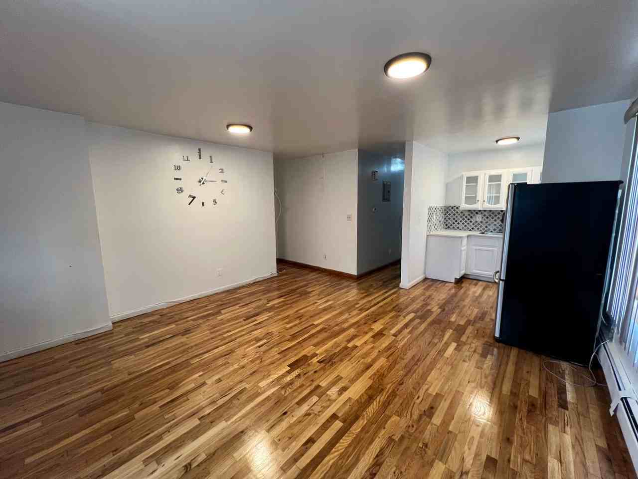 140-11 169th Street - Photo 3 of 18