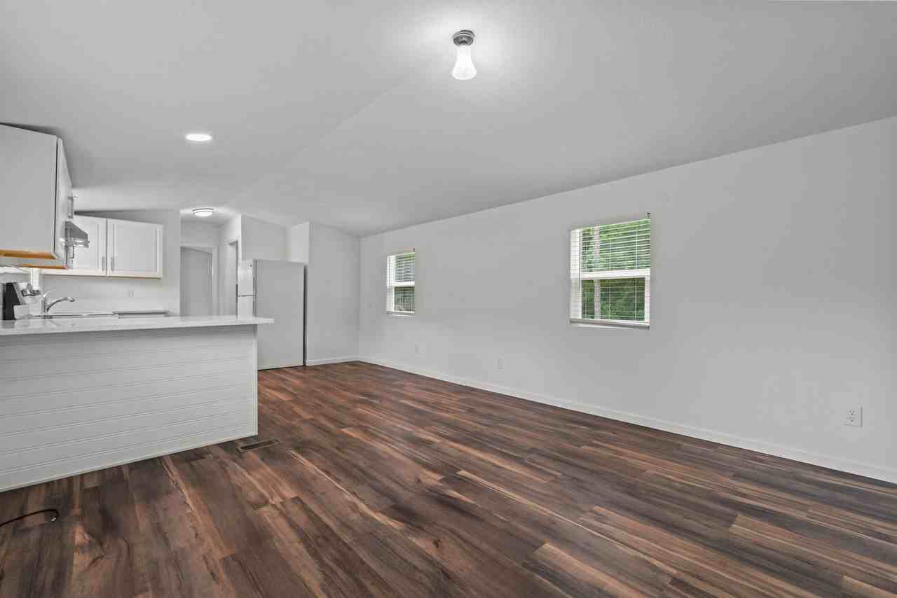 262 Mason Hill Ln - Photo 3 of 34