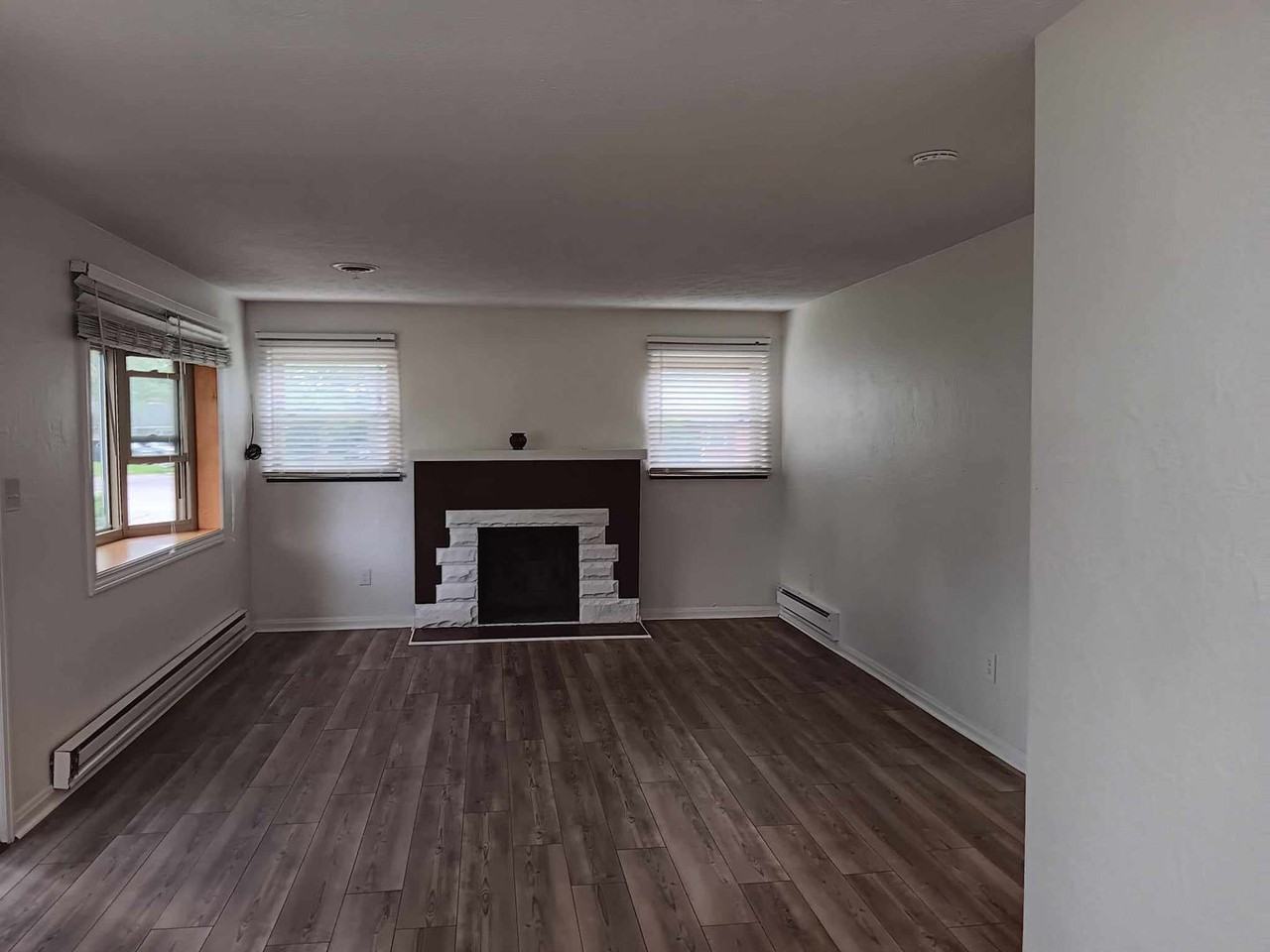 106 Oak St - Photo 3 of 19