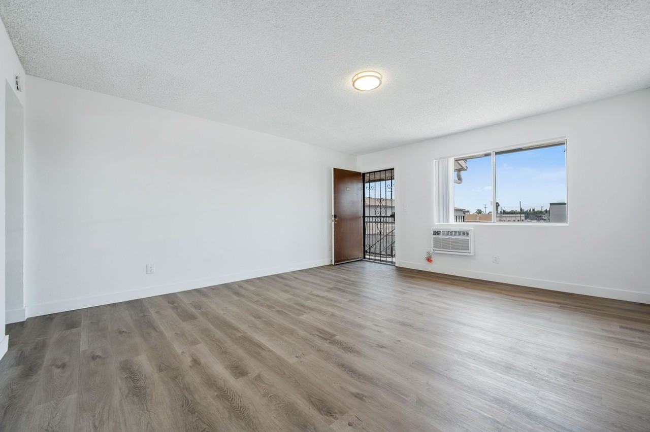 5565 Ackerfield Ave. - Photo 4 of 50