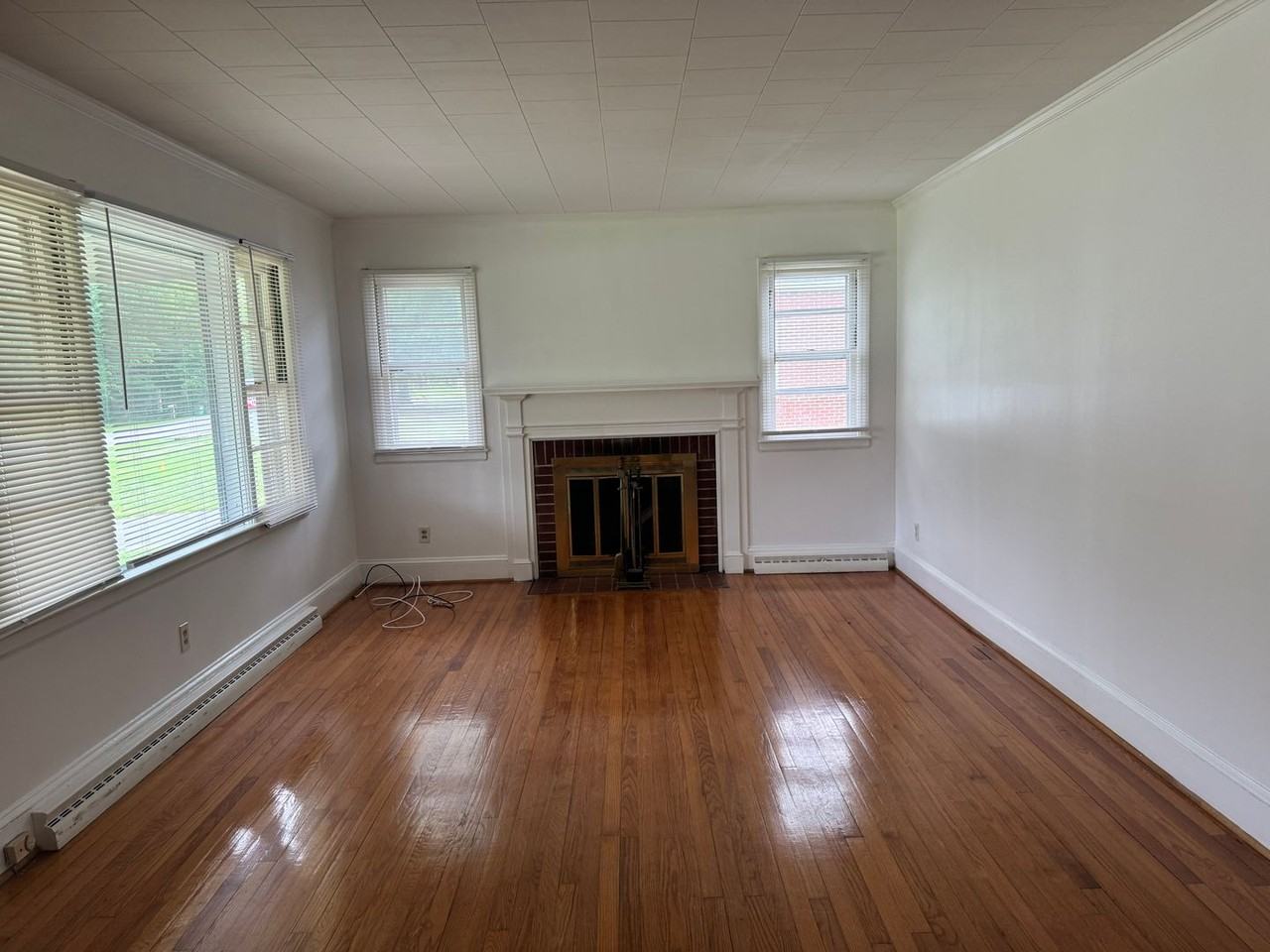 1020 W Catawba Ave - Photo 3 of 14