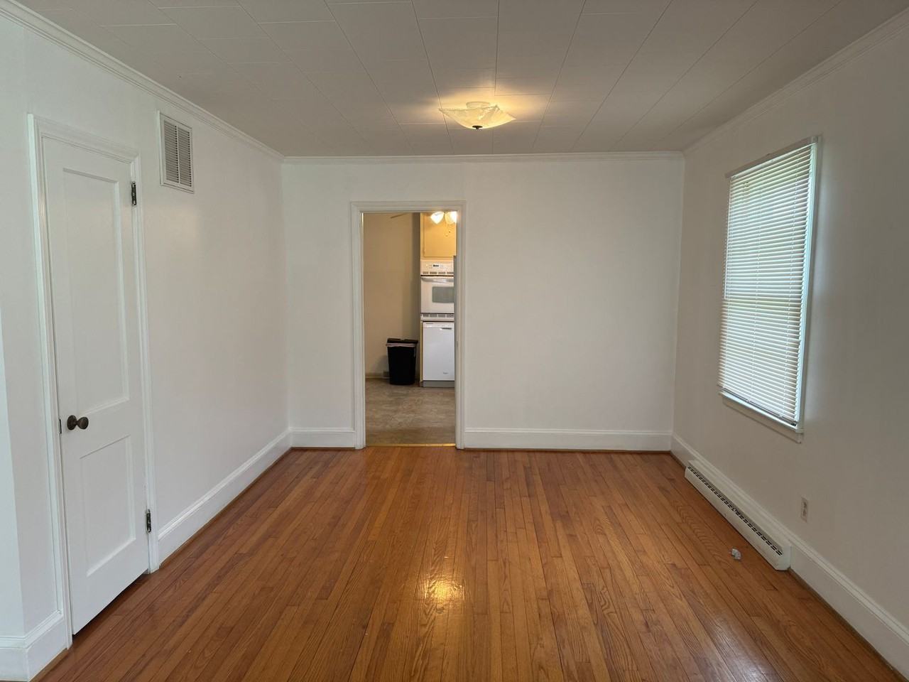 1020 W Catawba Ave - Photo 4 of 14