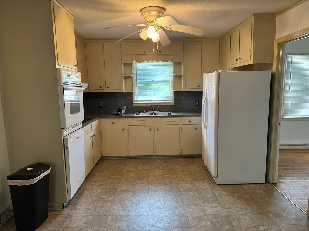 1020 W Catawba Ave - Photo 5 of 14