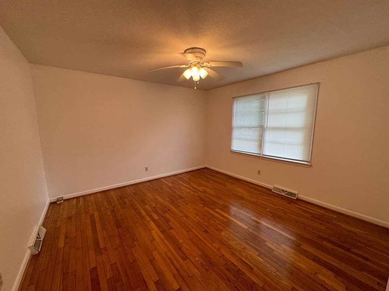 1020 W Catawba Ave - Photo 7 of 14