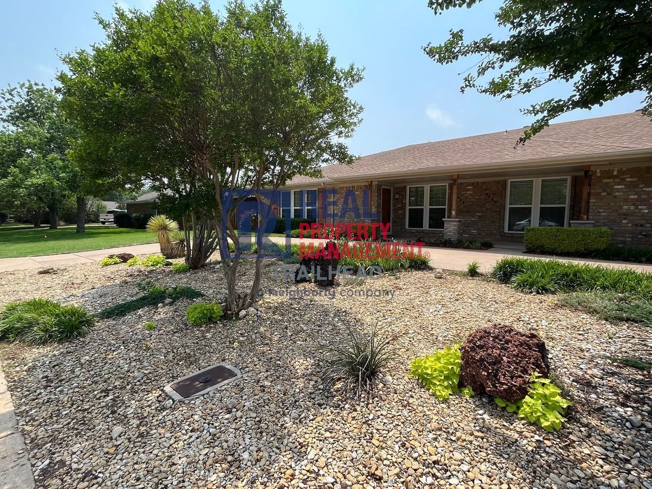 6402 Espana Dr - Photo 3 of 30