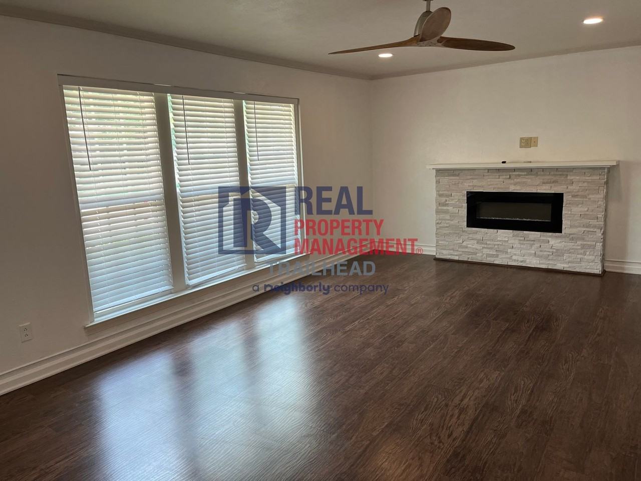 6402 Espana Dr - Photo 5 of 30