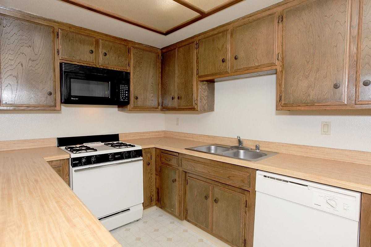 Laurelwood West Villas - Photo 3 of 24