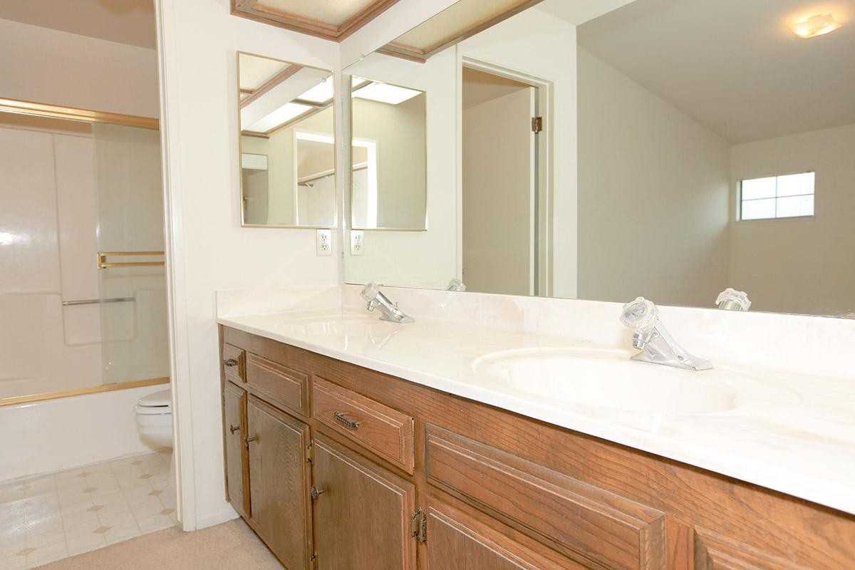 Laurelwood West Villas - Photo 6 of 24