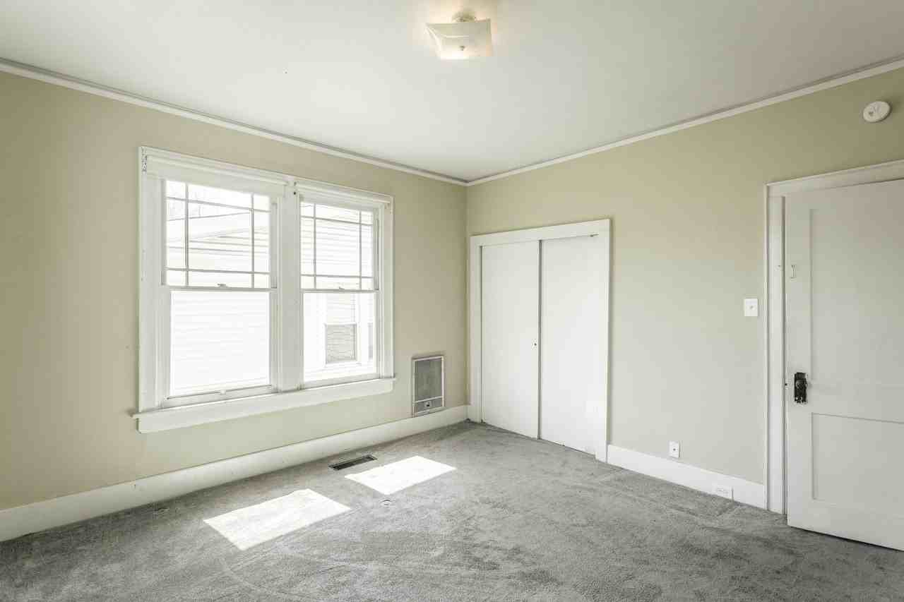 112 S Seminole Drive - Photo 2 of 26