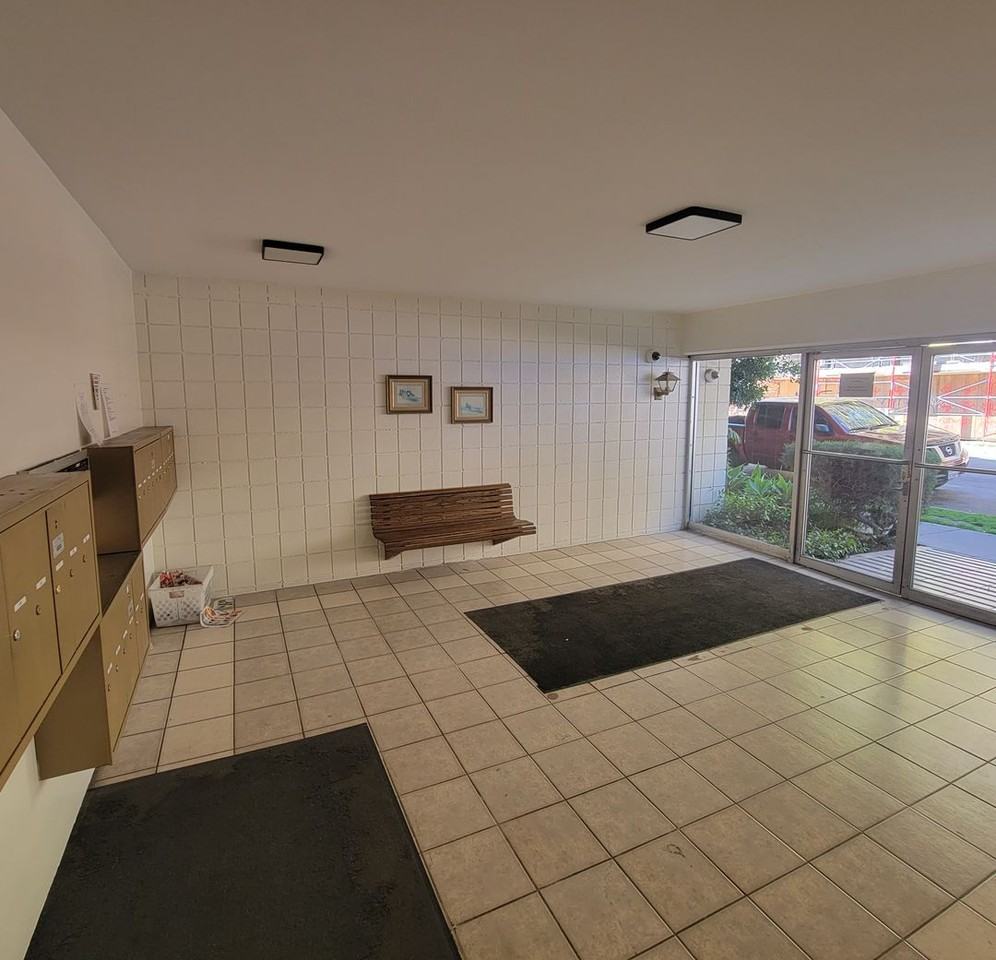 k820 - Photo 2 of 20