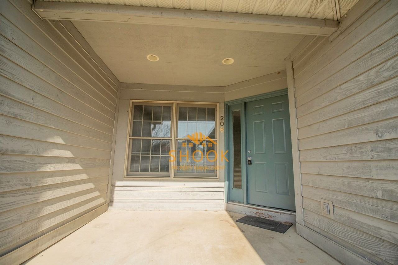 206 E Pine Ave - Photo 2 of 22