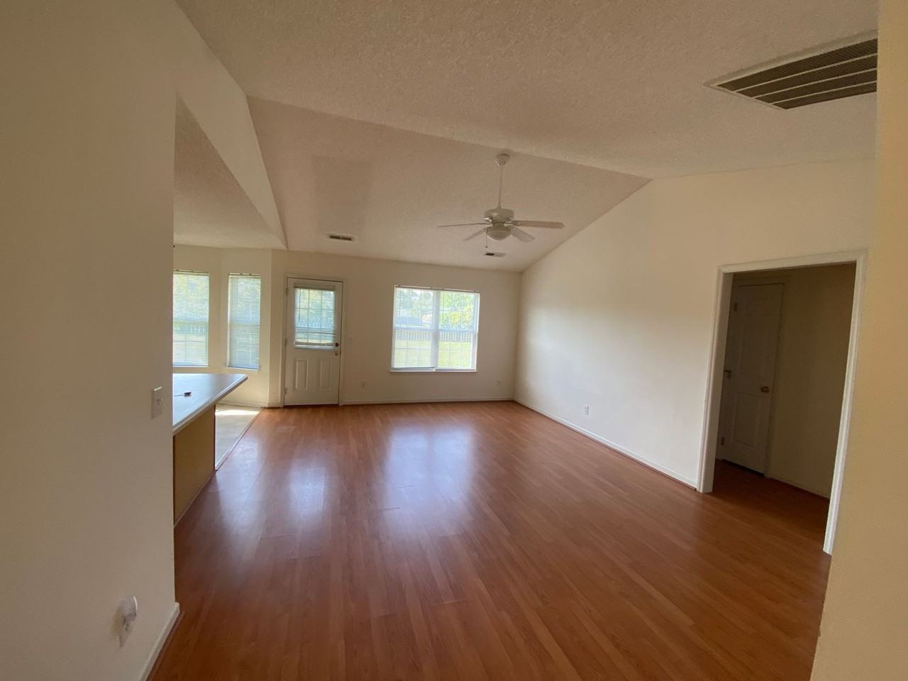 3009 Nevan Ln - Photo 4 of 26