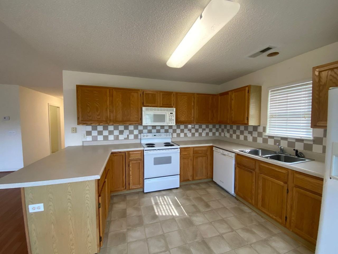 3009 Nevan Ln - Photo 6 of 26