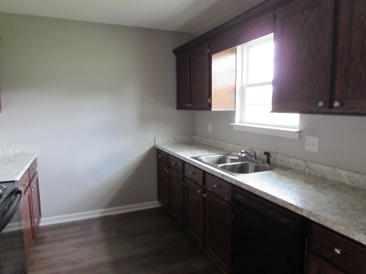 1000A Mayfield Dr - Photo 4 of 11