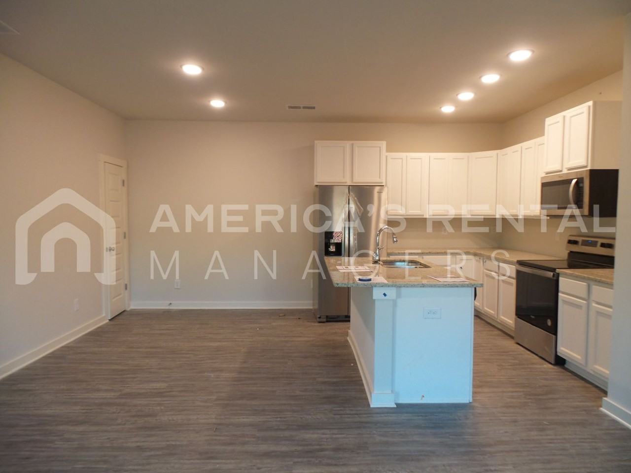 152 The Heights Dr - Photo 2 of 14
