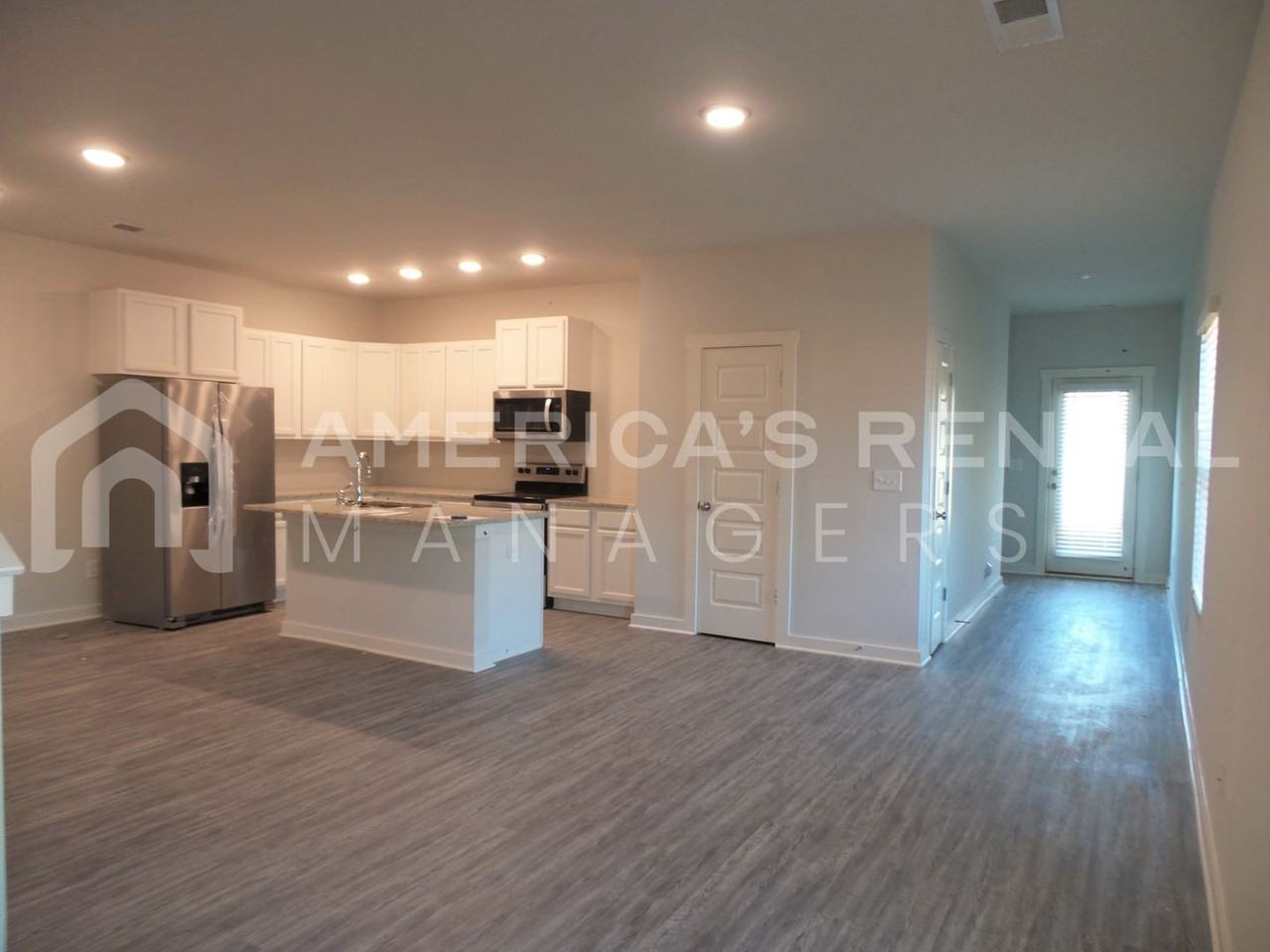 152 The Heights Dr - Photo 3 of 14