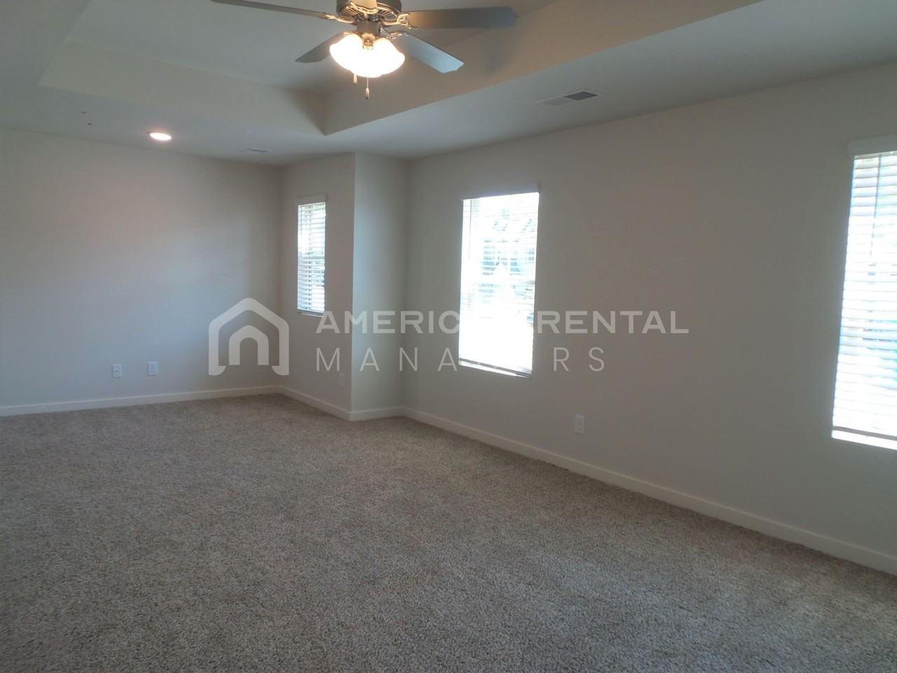 152 The Heights Dr - Photo 4 of 14