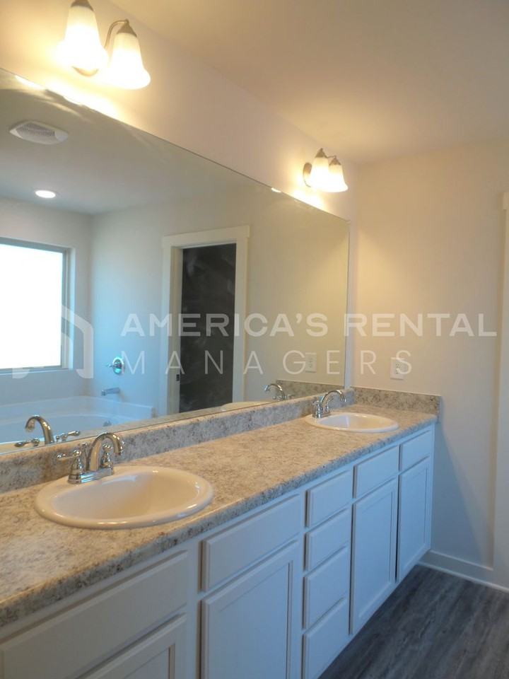152 The Heights Dr - Photo 6 of 14