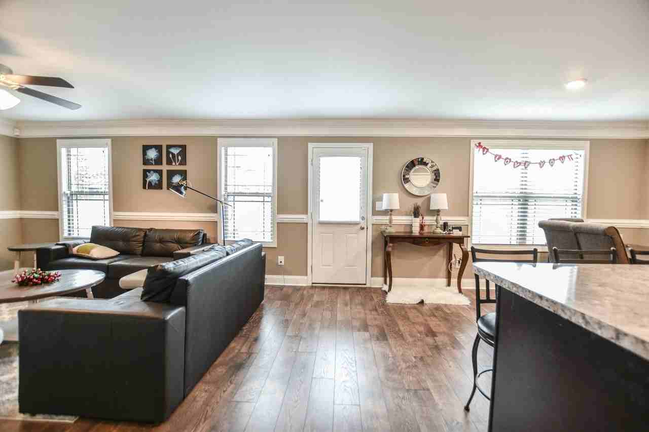 512 Sourwood Dr - Photo 3 of 18