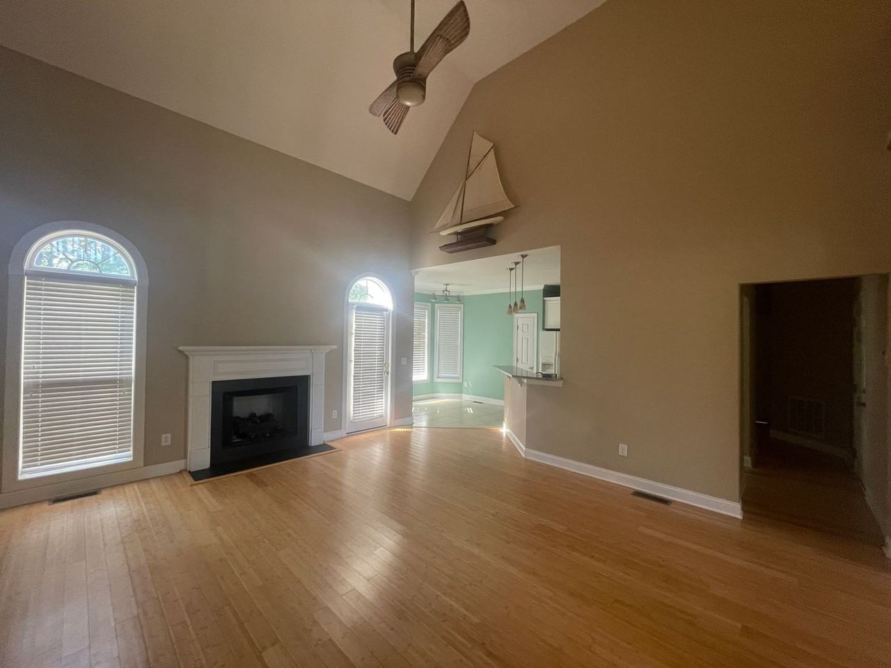 106 Ravenswood Rd - Photo 3 of 18