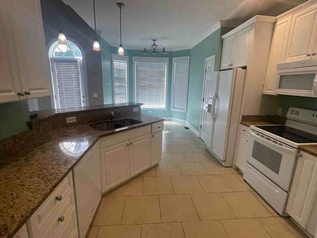 106 Ravenswood Rd - Photo 6 of 18