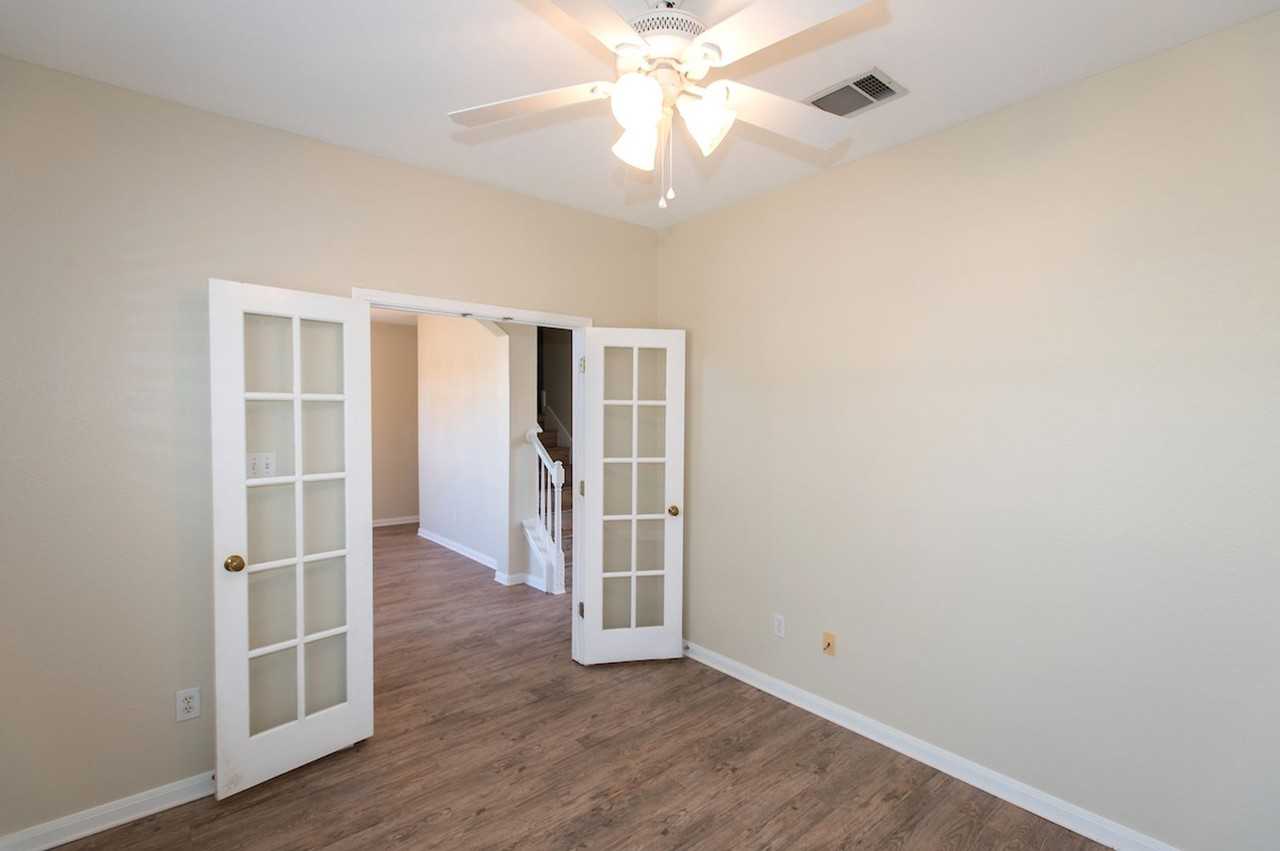 102 Chandler Pointe Loop - Photo 3 of 21