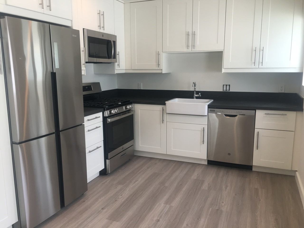 2076 Thomas Ave - Photo 2 of 20