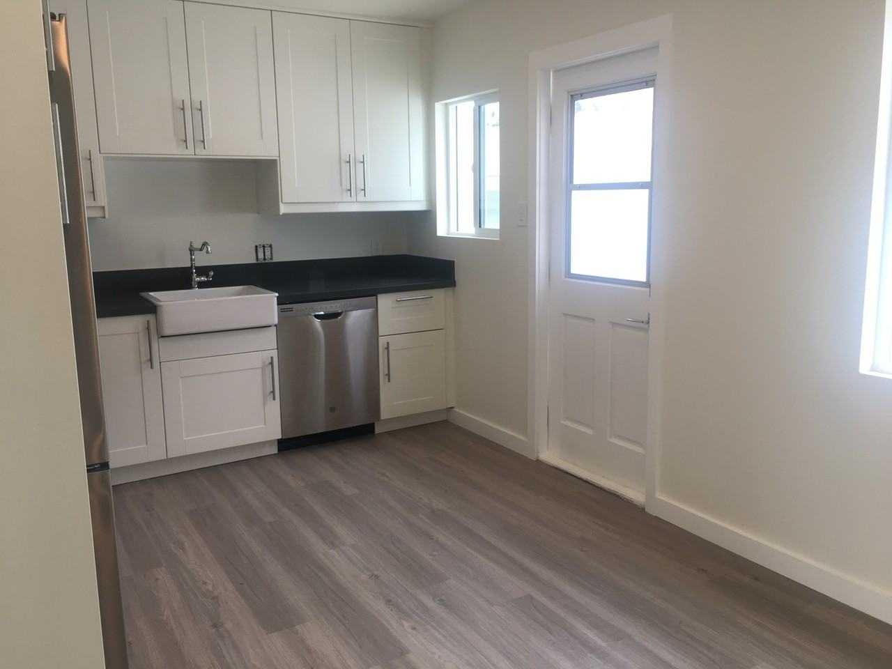 2076 Thomas Ave - Photo 3 of 20