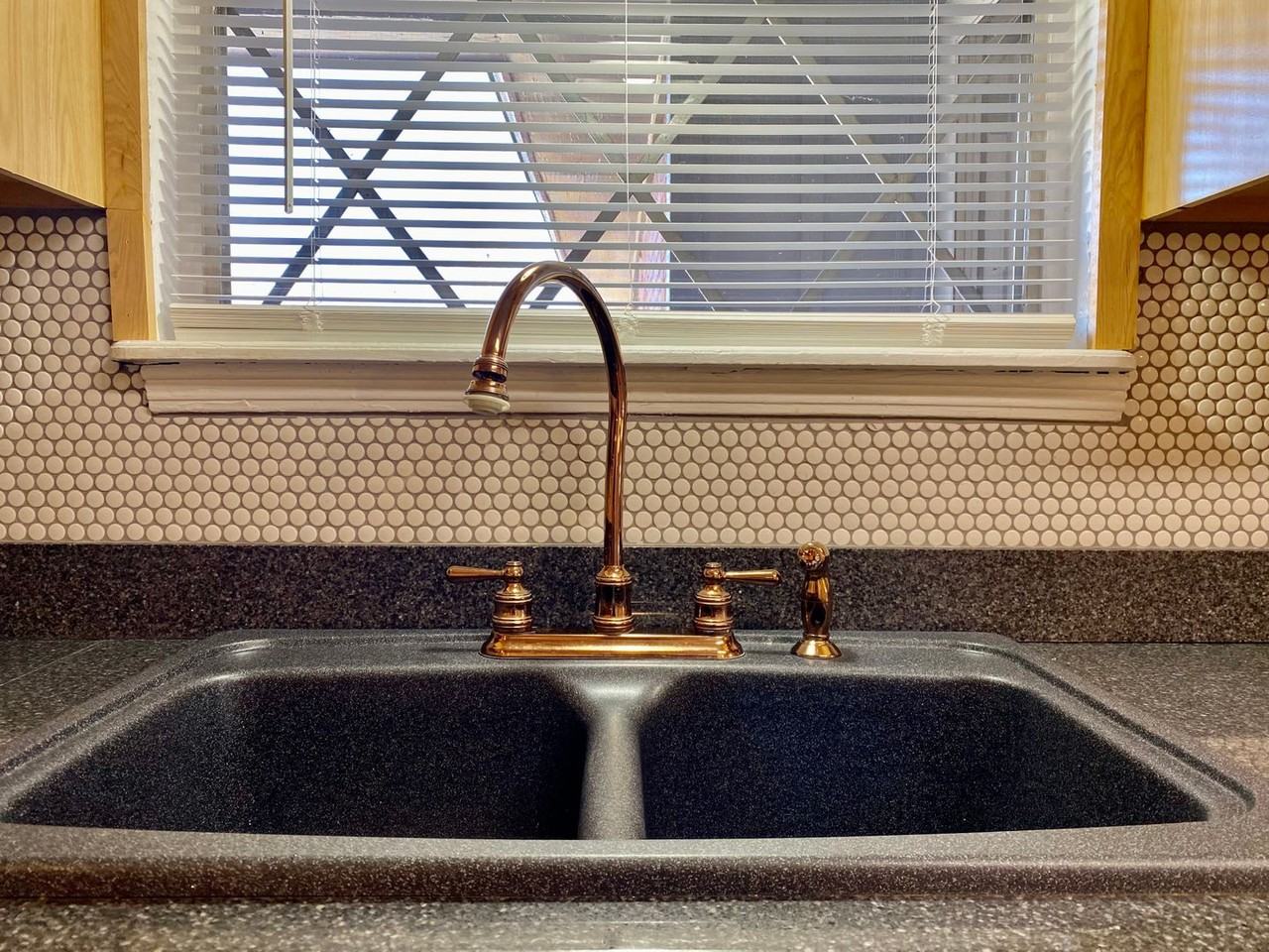 1411 Hampton Dr - Photo 5 of 24